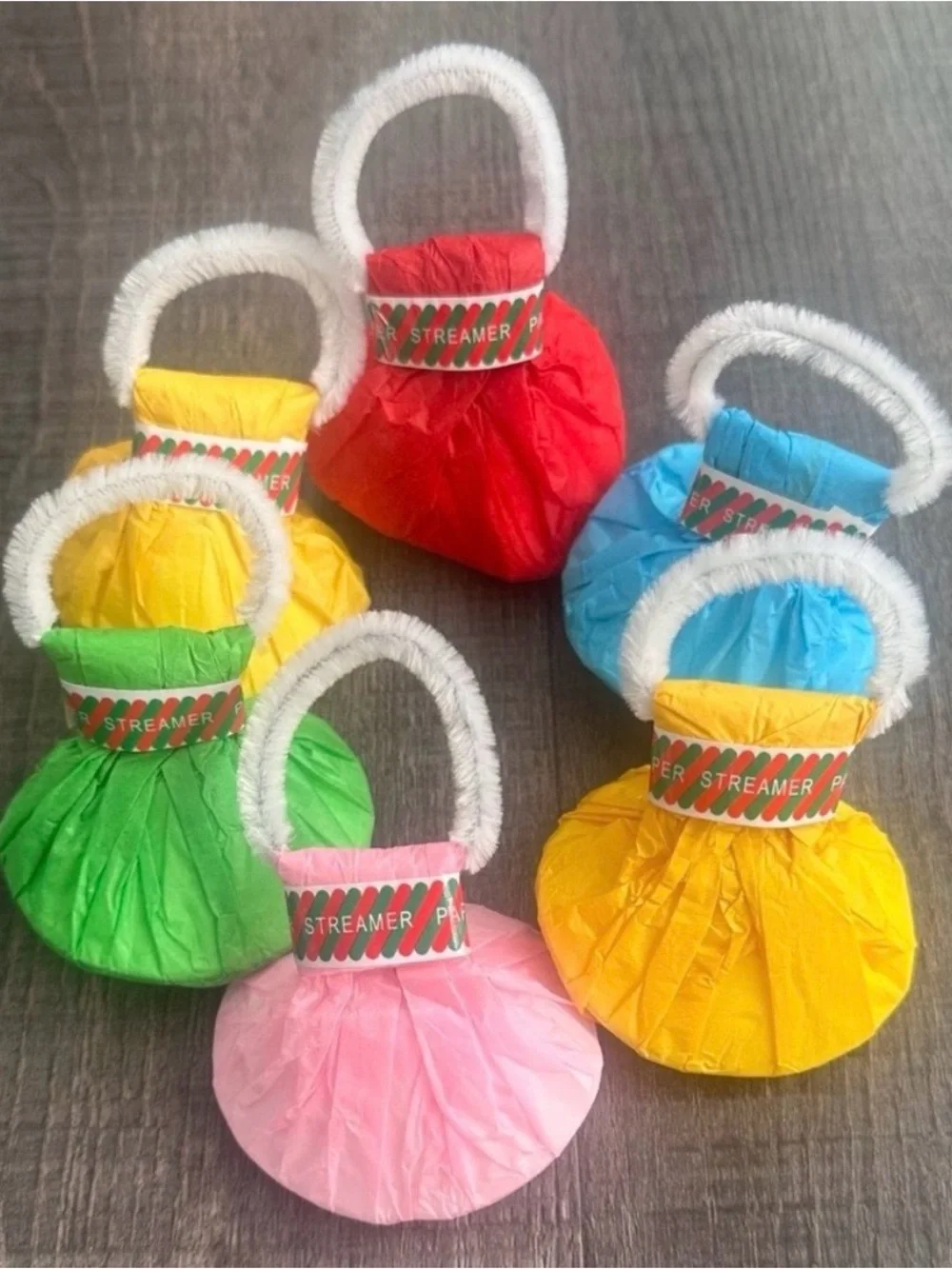 💞 New Pack of 6 Colorful Swirl Streamer Popper Party Favors